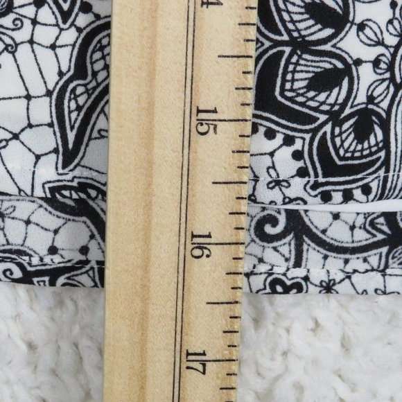 Express* Women's Sleeveless V-Neck Curved Hem Cross Pattern Back Blouse ~Size SP - Picture 9 of 9